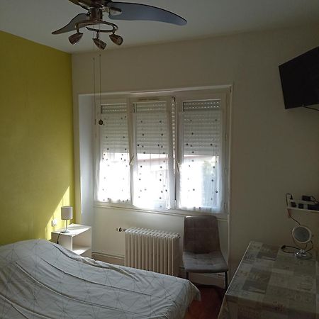 Chambre Meublee Au Coeur De Ville - Chez L'Habitant Ле-Крёзо Экстерьер фото